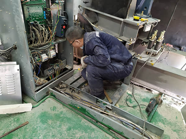 項(xiàng)目技術(shù)負(fù)責(zé)人現(xiàn)場攻尖克難