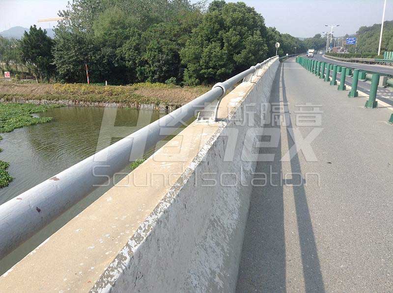 杭州104國道聲屏障實例照片1 杭州104國道聲屏障實例照片1