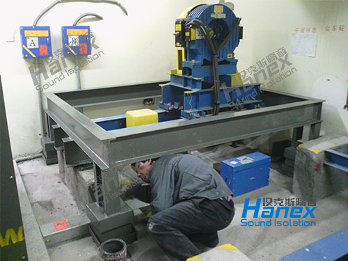 電梯降噪現場施工